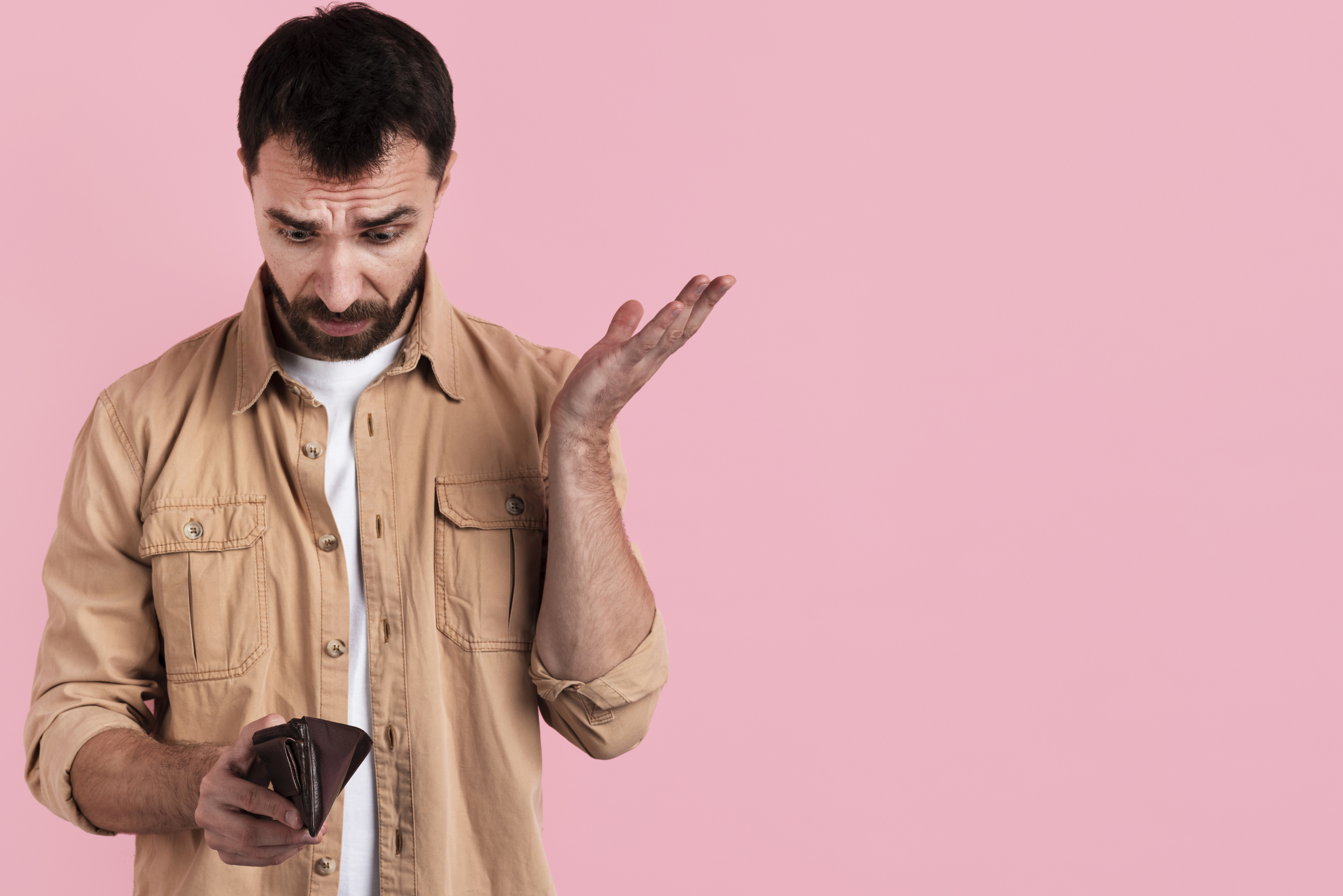 source - freepik (Dumb Money Mistakes)